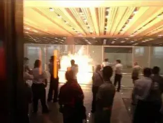 פיצוץ בנמל התעופה בבייג'ינג, סין 20.7.13 (צילום מסך) פיצוץ בנמל התעופה בבייג'ינג, סין 20.7.13 (צילום מסך)