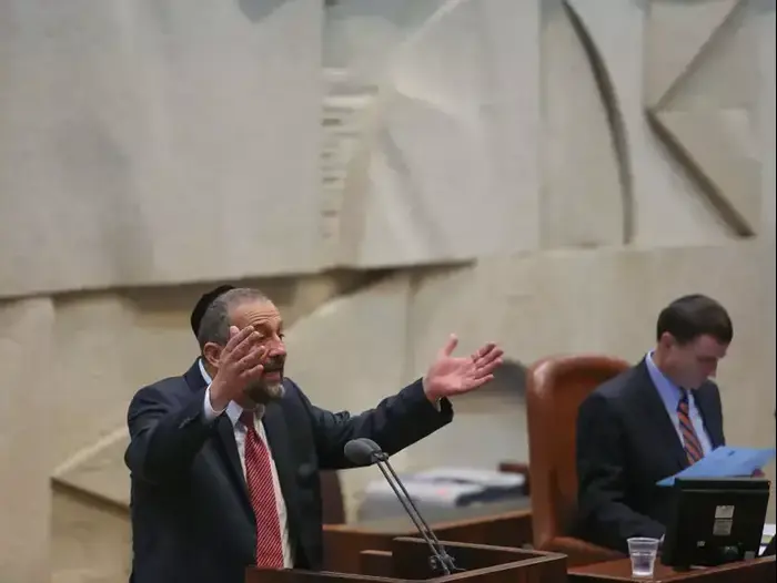 אריה דרעי נואם בכנסת בדיונים על תקציב המדינה, יולי 2013 (נועם מושקוביץ) אריה דרעי נואם בכנסת בדיונים על תקציב המדינה, יולי 2013 (נועם מושקוביץ)