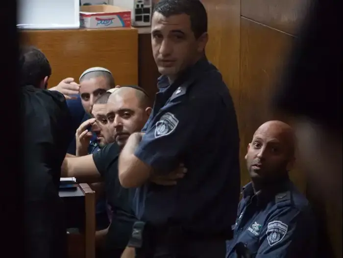 ראש הממשלה בנימין נתניהו נואם במליאת הכנסת לצדו של יו"ר הכנסת, יולי אדלשטיין, יולי 2013 (טלי מאייר ) ראש הממשלה בנימין נתניהו נואם במליאת הכנסת לצדו של יו"ר הכנסת, יולי אדלשטיין, יולי 2013 (טלי מאייר )