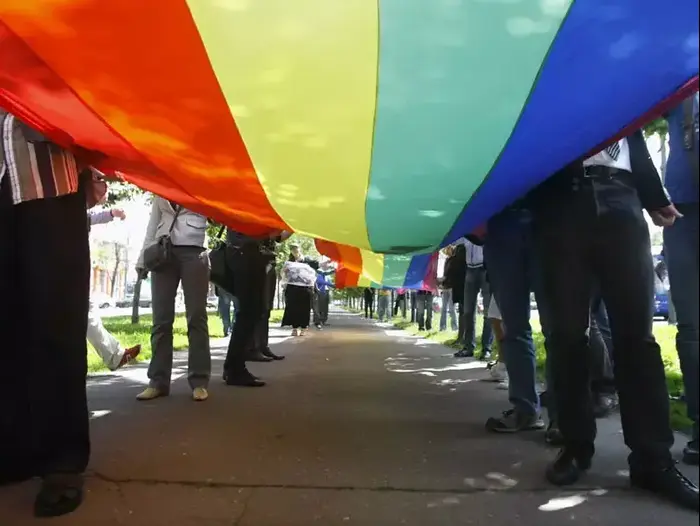 מפגינים ברוסיה נגד חוקים האוסרים על קיום יחסים הומוסקסואליים (AP) מפגינים ברוסיה נגד חוקים האוסרים על קיום יחסים הומוסקסואליים (AP)