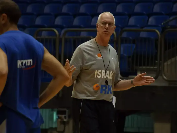 אריק שיבק מאמן נבחרת ישראל בכדורסל (דרור פיקלני) אריק שיבק מאמן נבחרת ישראל בכדורסל (דרור פיקלני)