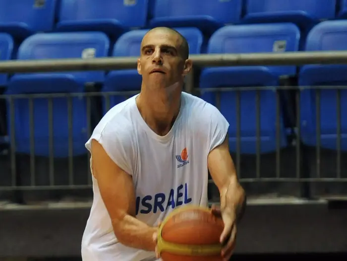 שחקן נבחרת ישראל רביב לימונד (ברני ארדוב) שחקן נבחרת ישראל רביב לימונד (ברני ארדוב)