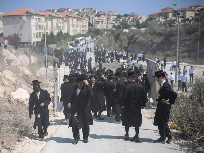 התפרעויות חרדים בבית שמש באתר הבנייה גולובנציץ', אוגוסט 2013 (נועם מושקוביץ) התפרעויות חרדים בבית שמש באתר הבנייה גולובנציץ', אוגוסט 2013 (נועם מושקוביץ)