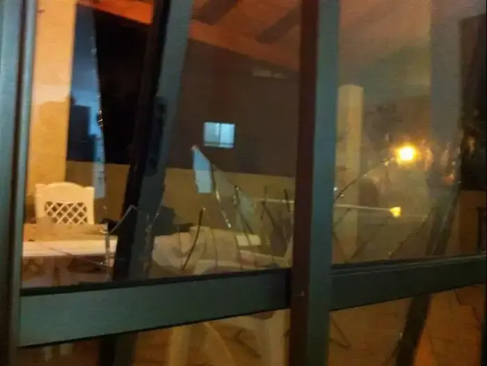 בית שנפגע מנפילת רקטה מסוג קטיושה (טל אנגלנדר) בית שנפגע מנפילת רקטה מסוג קטיושה (טל אנגלנדר)