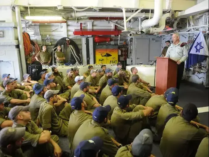 הרמטכ"ל בני גנץ בברכת שנה טובה בבסיס חיל הים (דובר צה"ל) הרמטכ"ל בני גנץ בברכת שנה טובה בבסיס חיל הים (דובר צה"ל)