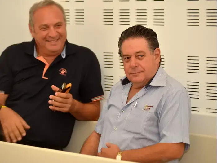 שאול אייזנברג עם צביקה שרף (ניב אהרונסון) שאול אייזנברג עם צביקה שרף (ניב אהרונסון)