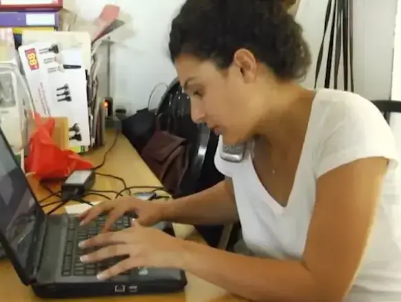 אלמוג לוי, אחותה של ים לוי, הנעדרת מגרמניה. בבית המשפחה ביישוב לפיד (דניאל בוק) אלמוג לוי, אחותה של ים לוי, הנעדרת מגרמניה. בבית המשפחה ביישוב לפיד (דניאל בוק)