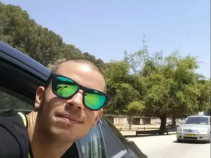 תומר חזן, שנהרג לאחר שפותה על ידי פלסטיני להגיע לשטחים (יח"צ) תומר חזן, שנהרג לאחר שפותה על ידי פלסטיני להגיע לשטחים (יח"צ)