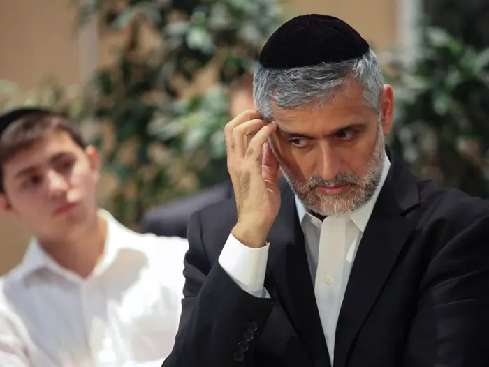 אלי ישי מגיע לעין כרם לבקר את הרב עובדיה יוסף (יואב דודקביץ') אלי ישי מגיע לעין כרם לבקר את הרב עובדיה יוסף (יואב דודקביץ')