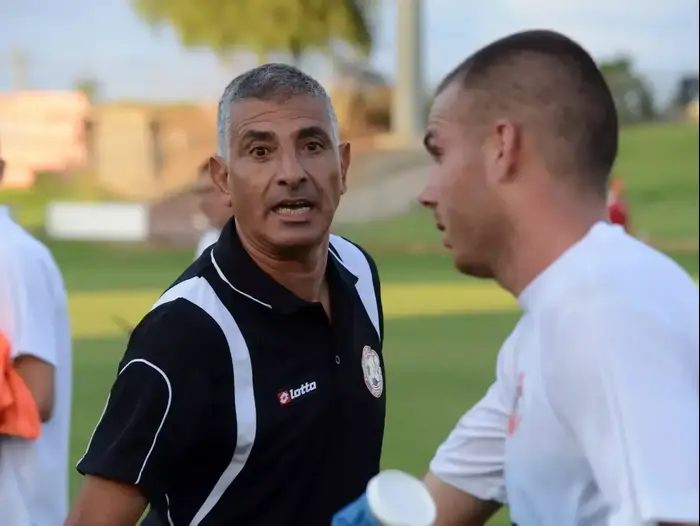 דני גולן מאמן הפועל אשקלון (ניב אהרונסון) דני גולן מאמן הפועל אשקלון (ניב אהרונסון)