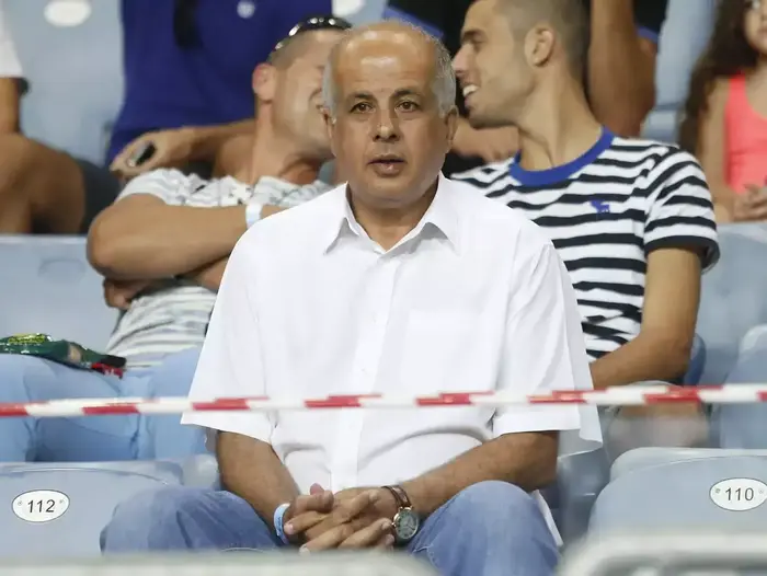 אבי לוזון יו"ר ההתאחדות לכדורגל במשחקה של מכבי פתח תקוה (מגד גוזני) אבי לוזון יו"ר ההתאחדות לכדורגל במשחקה של מכבי פתח תקוה (מגד גוזני)