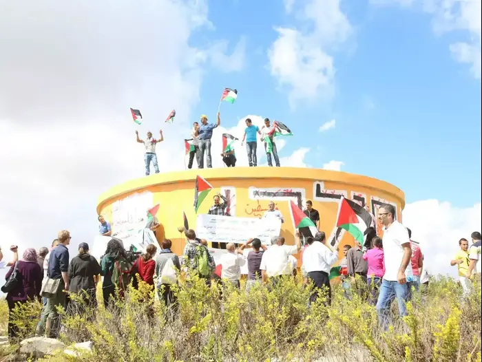 פלסטינים חוזרים לאדמותיהם בחומש (יותם רונן)