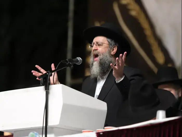 דוד יוסף, בנו של הרב עובדיה יוסף בעצרת לזכרו. סנהדריה, ירושלים. (מור שאולי) דוד יוסף, בנו של הרב עובדיה יוסף בעצרת לזכרו. סנהדריה, ירושלים. (מור שאולי)