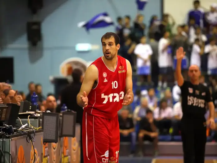 שחקן הפועל ירושלים בכדורסל, יותם הלפרין (יוסי ציפקיס) שחקן הפועל ירושלים בכדורסל, יותם הלפרין (יוסי ציפקיס)
