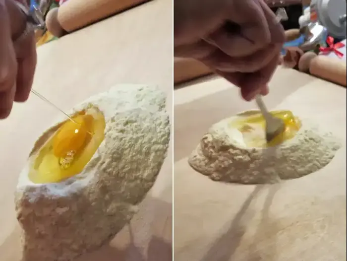 מניחים את הביצה במרכז הבצק ומערבבים (גרדה גלזר) מניחים את הביצה במרכז הבצק ומערבבים (גרדה גלזר)