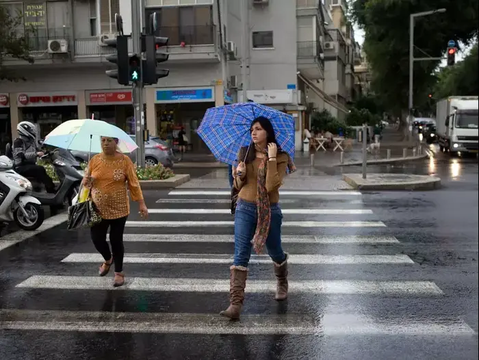 גשם גם בתל אביב, אוקטובר 2013 (דרור עינב) גשם גם בתל אביב, אוקטובר 2013 (דרור עינב)