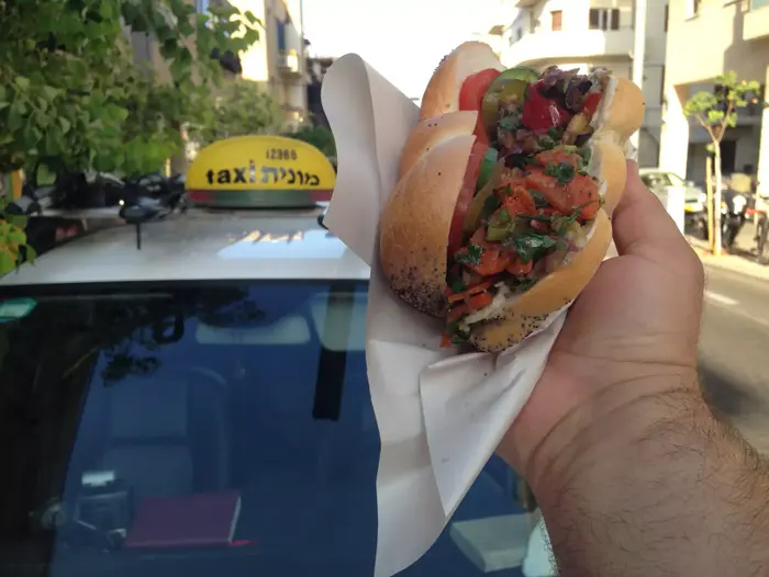 איציק ורותי המונה טועם (קובי רובין) איציק ורותי המונה טועם (קובי רובין)