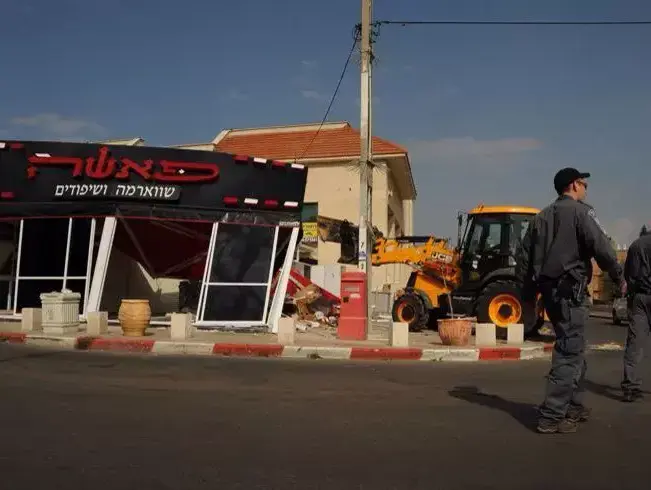 פשיטה על עסקים של משפחות פשע באשקלון. נובמבר 2013 (חטיבת דובר המשטרה) פשיטה על עסקים של משפחות פשע באשקלון. נובמבר 2013 (חטיבת דובר המשטרה)