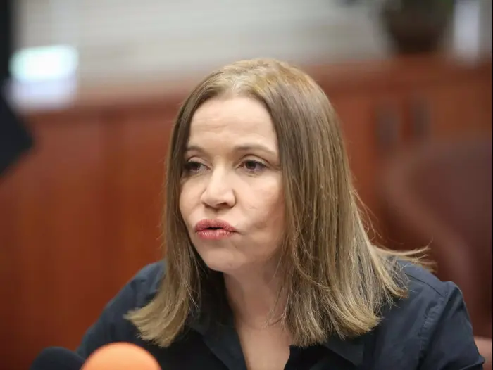 שלי יחימוביץ' במסיבת עיתונאים לאחר ההפסד בבחירות לראשות מפלגת העבודה, נובמבר 2013 (נועם מושקוביץ) שלי יחימוביץ' במסיבת עיתונאים לאחר ההפסד בבחירות לראשות מפלגת העבודה, נובמבר 2013 (נועם מושקוביץ)