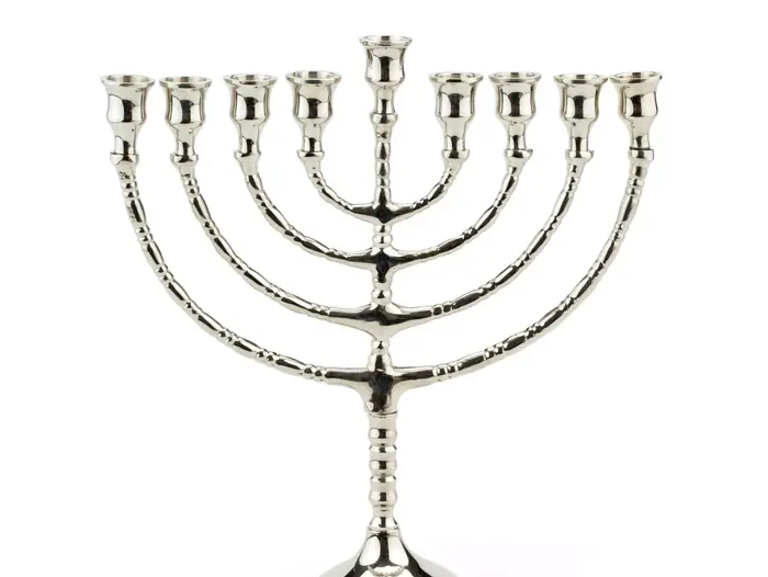 חנוכייה של גולף אנד קו, 299 שקלים (יח"צ) חנוכייה של גולף אנד קו, 299 שקלים (יח"צ)