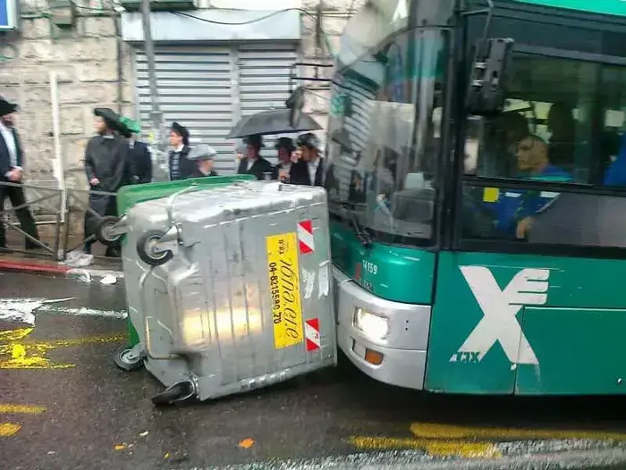 הפגנה במאה שערים , דצמבר 2013 (חדשות 24 , אהרן והב) הפגנה במאה שערים , דצמבר 2013 (חדשות 24 , אהרן והב)