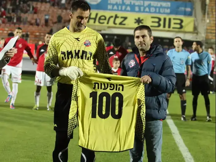 קאלה דרשלר שוער הפועל חיפה (אדריאן הרבשטיין) קאלה דרשלר שוער הפועל חיפה (אדריאן הרבשטיין)