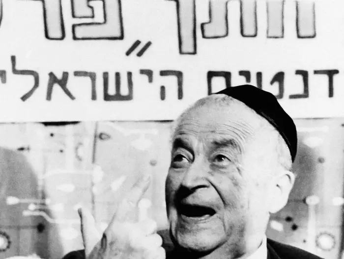 ש"י עגנון נואם בלונדון לאחר קבלת פרס נובל לספרות, דצמבר 1966 (AP) ש"י עגנון נואם בלונדון לאחר קבלת פרס נובל לספרות, דצמבר 1966 (AP)