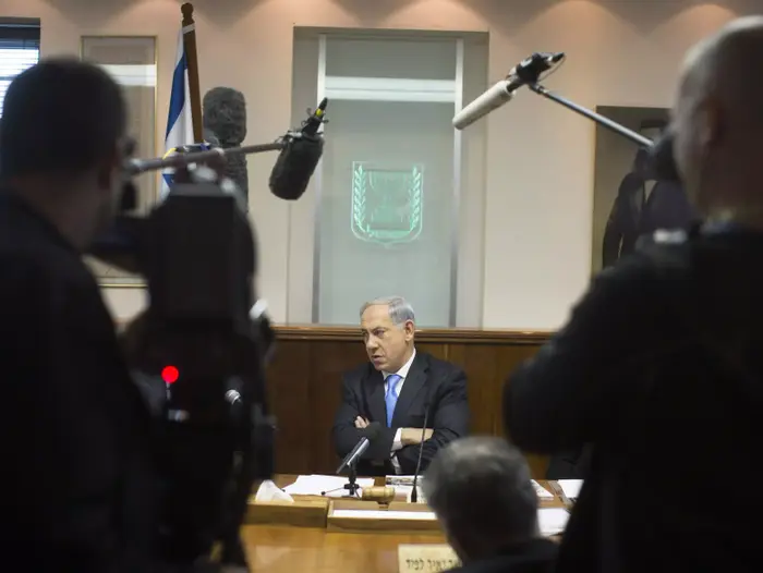 ראש הממשלה בנימין נתניהו בישיבת הממשלה. דצמבר 2013 (רויטרס) ראש הממשלה בנימין נתניהו בישיבת הממשלה. דצמבר 2013 (רויטרס)