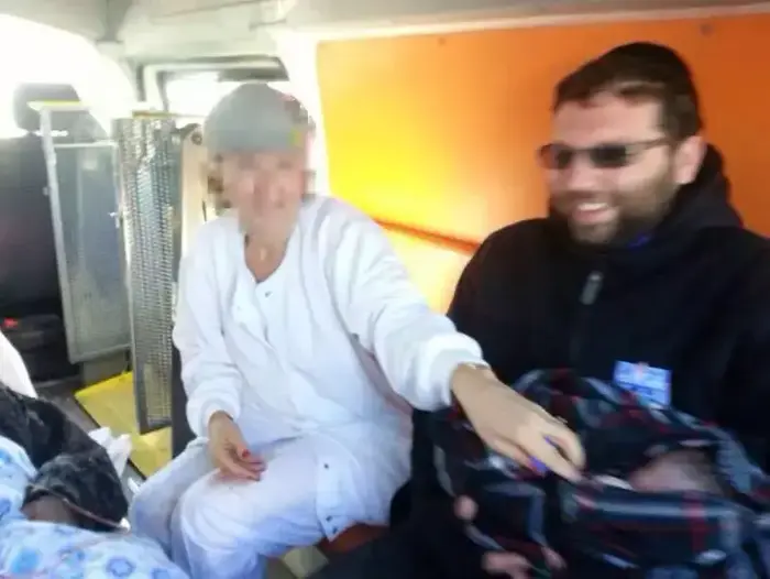 לידת תינוקת בפקק שנוצר בגלל השלג. דצמבר 2013 (זק"א) לידת תינוקת בפקק שנוצר בגלל השלג. דצמבר 2013 (זק"א)