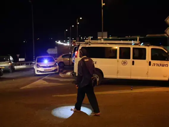 פיגוע דקירה באיש ביטחון בצומת אדם באזור בנימין, דצמבר 2013 (נועם מושקוביץ) פיגוע דקירה באיש ביטחון בצומת אדם באזור בנימין, דצמבר 2013 (נועם מושקוביץ)