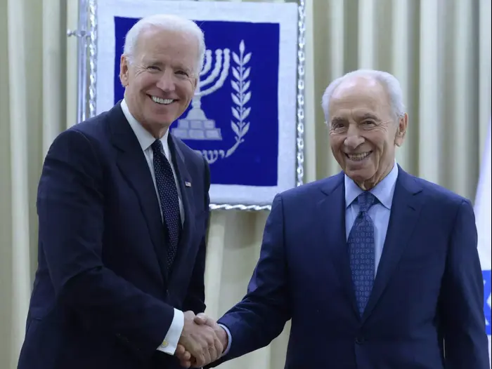 תמונות נשיא המדינה שמעון פרס עם סגן נשיא ארצות הברית ג'ו ביידן בפגישתם הערב. 13 בינואר 2014 (לשכת העיתונות הממשלתית) תמונות נשיא המדינה שמעון פרס עם סגן נשיא ארצות הברית ג'ו ביידן בפגישתם הערב. 13 בינואר 2014 (לשכת העיתונות הממשלתית)