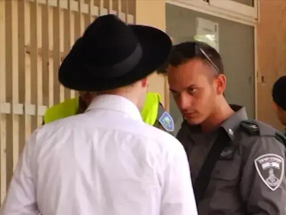 נתניהו הכריע: סנקציות פליליות יוטלו על חרדים שלא יתגייסו (צילום מסך) נתניהו הכריע: סנקציות פליליות יוטלו על חרדים שלא יתגייסו (צילום מסך)