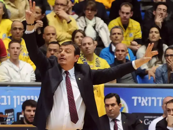 מאמן גלאטסראיי בכדורסל, ארגין עתמאן (ברני ארדוב) מאמן גלאטסראיי בכדורסל, ארגין עתמאן (ברני ארדוב)