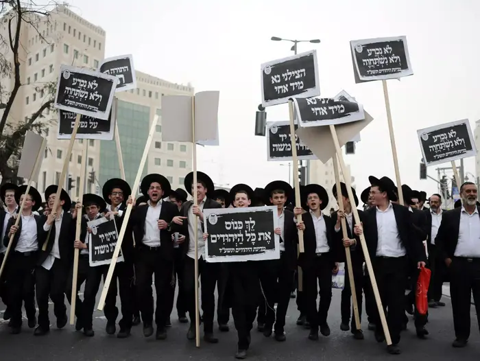 הכנות להפגנת המיליון, חרדים בבנייני האומה ירושלים. מרץ 2014 (יואב דודקביץ') הכנות להפגנת המיליון, חרדים בבנייני האומה ירושלים. מרץ 2014 (יואב דודקביץ')
