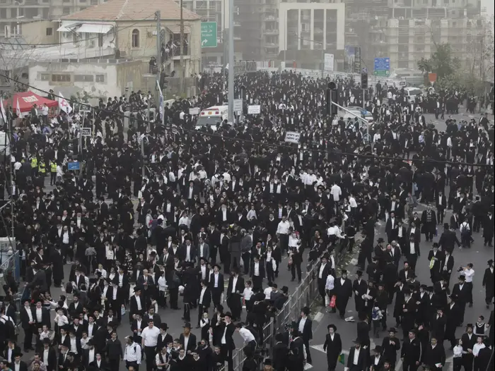 עצרת המיליון נגד חוק הגיוס, חרדים בבנייני האומה ירושלים. מרץ 2014 (טלי מאייר ) עצרת המיליון נגד חוק הגיוס, חרדים בבנייני האומה ירושלים. מרץ 2014 (טלי מאייר )