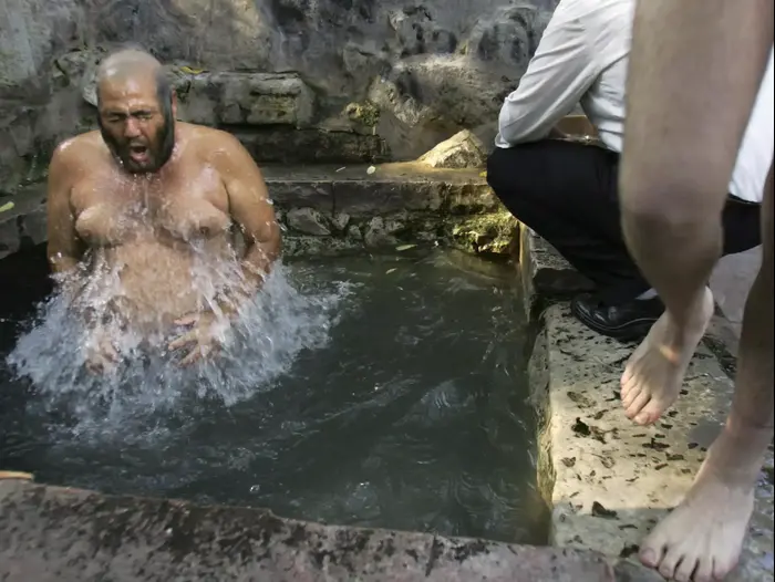 מקווה גברים (AP) מקווה גברים (AP)