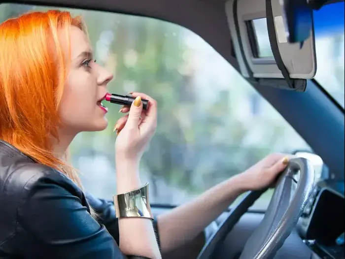 נהגת (ShutterStock) נהגת (ShutterStock)