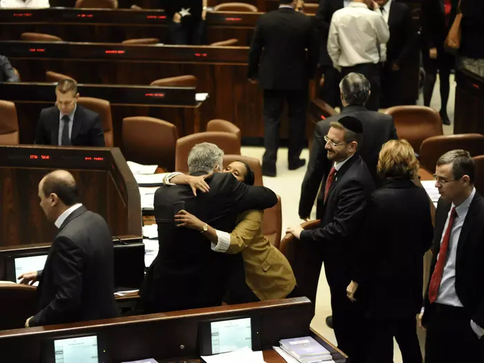 הדקות שלאחר ההצבעה שבה עבר חוק הגיוס בכנסת, מרץ 2014 (יואב דודקביץ') הדקות שלאחר ההצבעה שבה עבר חוק הגיוס בכנסת, מרץ 2014 (יואב דודקביץ')
