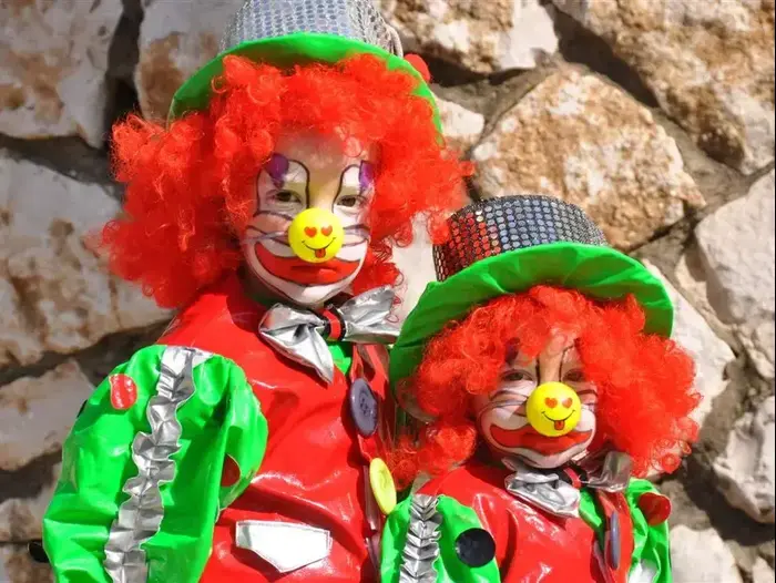 תחפושות לפורים של תושבי בני ברק (מערכת וואלה! NEWS , עוזי ברק) תחפושות לפורים של תושבי בני ברק (מערכת וואלה! NEWS , עוזי ברק)