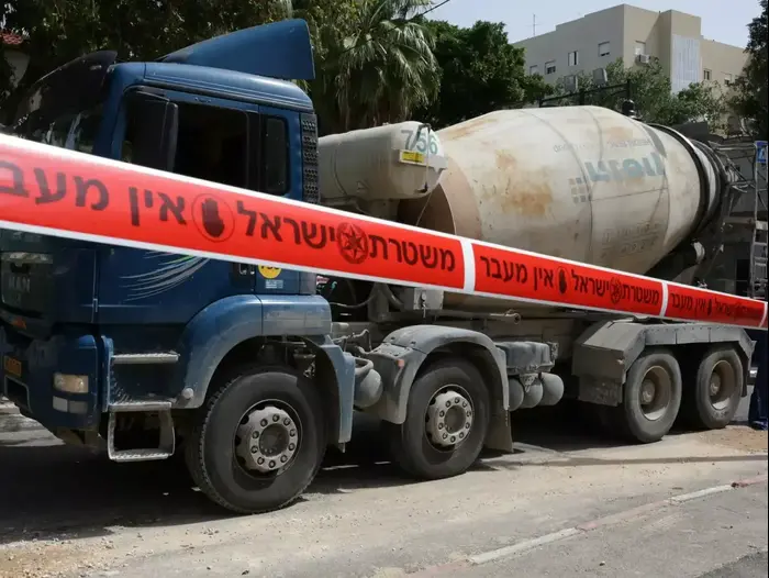 צעירה בת 18 נדרס למוות בפתח תקווה. מרץ 2014 (יותם רונן) צעירה בת 18 נדרס למוות בפתח תקווה. מרץ 2014 (יותם רונן)