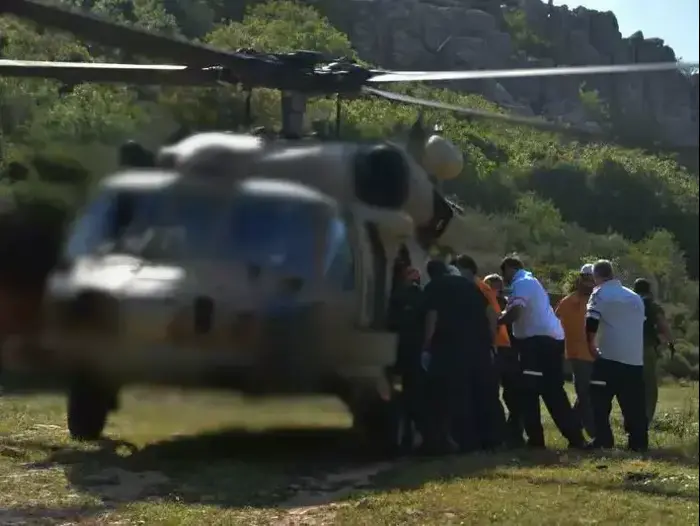 מטייל בן 31 נפגע מסלע במצוק גיתה בגליל המערבי ומת, 29 במרץ 2014 (מד"א , ערן לפל) מטייל בן 31 נפגע מסלע במצוק גיתה בגליל המערבי ומת, 29 במרץ 2014 (מד"א , ערן לפל)