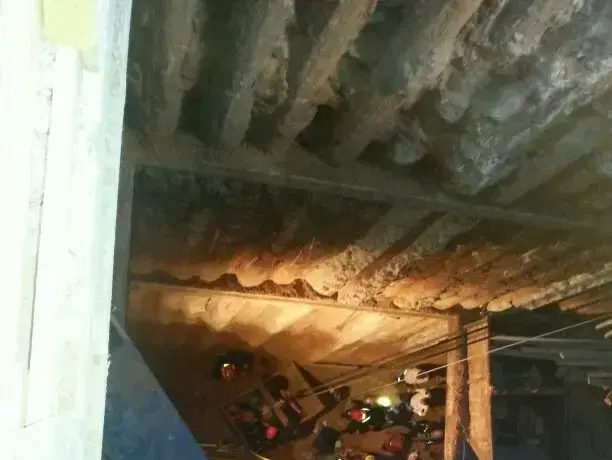 חילוץ ארבעה עובדים לכודים במעלית שקרסה ברחוב פייארברג, ת"א. מרץ 2014 (חטיבת דובר המשטרה) חילוץ ארבעה עובדים לכודים במעלית שקרסה ברחוב פייארברג, ת"א. מרץ 2014 (חטיבת דובר המשטרה)