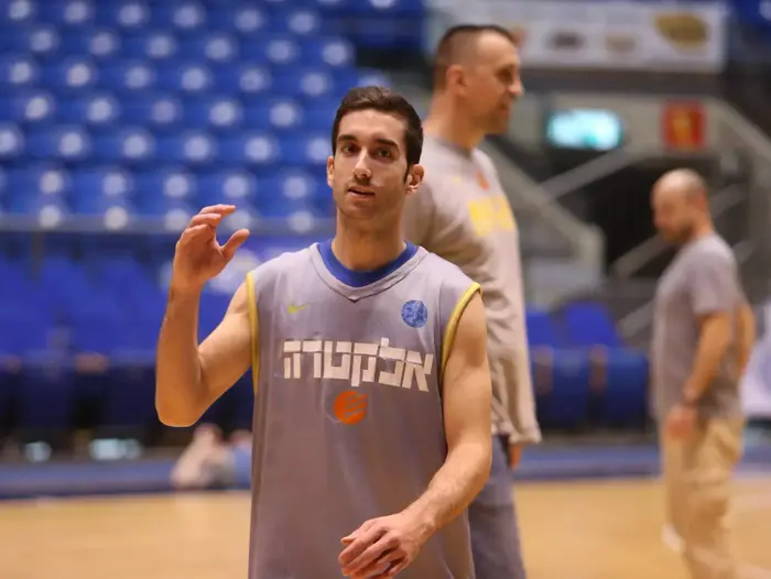 יוגב אוחיון מכבי תל אביב (קובי אליהו) יוגב אוחיון מכבי תל אביב (קובי אליהו)