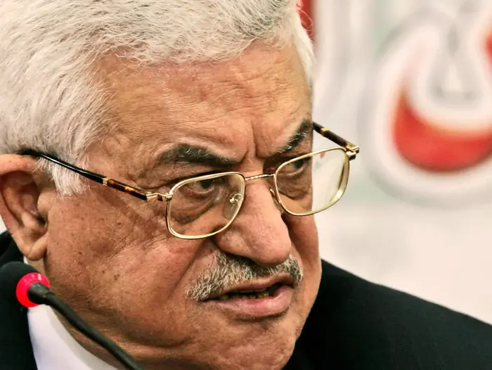 אבו מאזן בלשכתו (AP)