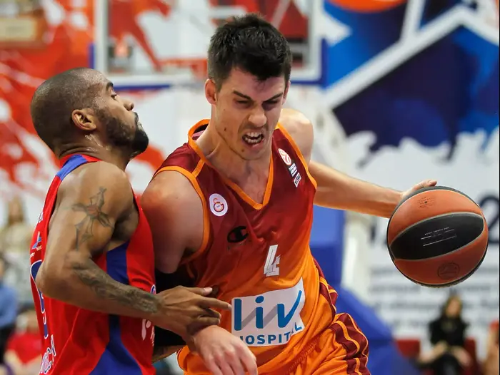 שחקן גלאטסראיי זוראן ארצג (GettyImages) שחקן גלאטסראיי זוראן ארצג (GettyImages)