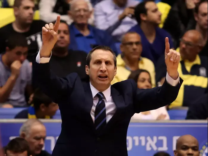דיוויד בלאט מאמן מכבי תל אביב (קובי אליהו) דיוויד בלאט מאמן מכבי תל אביב (קובי אליהו)