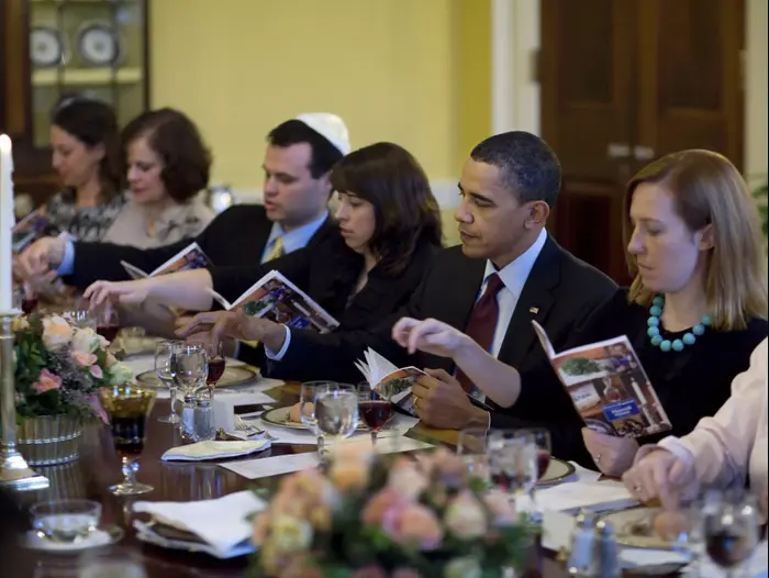 אובמה חוגג את ליל הסדר (AP , Pete Souza)