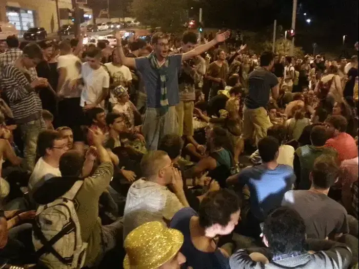 הפגנת ליל הבאנגים הגדול למען לגליזציה בירושלים, 20.4.2014 (מערכת וואלה! NEWS , עמרי נחמיאס) הפגנת ליל הבאנגים הגדול למען לגליזציה בירושלים, 20.4.2014 (מערכת וואלה! NEWS , עמרי נחמיאס)