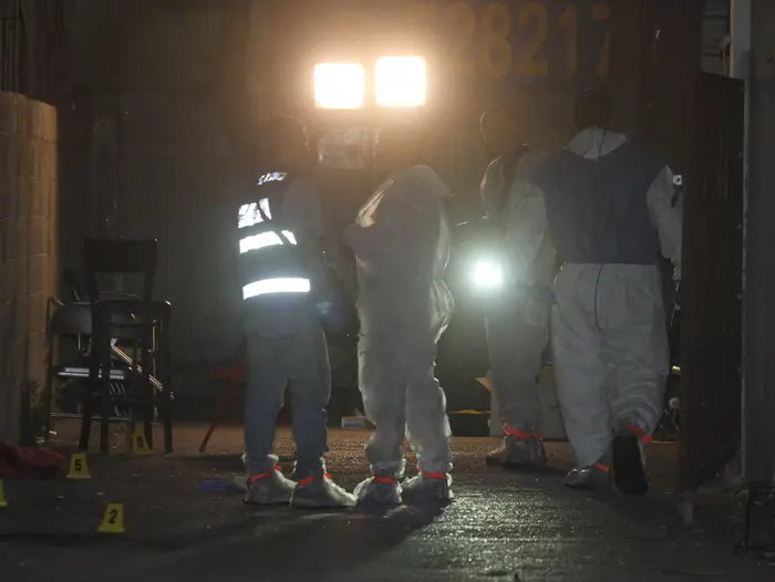 צעיר בן 19 נדקר למוות בפתח מועדון לילה באזור התעשייה ברעננה. 21 באפריל 2014 (שלומי גבאי)