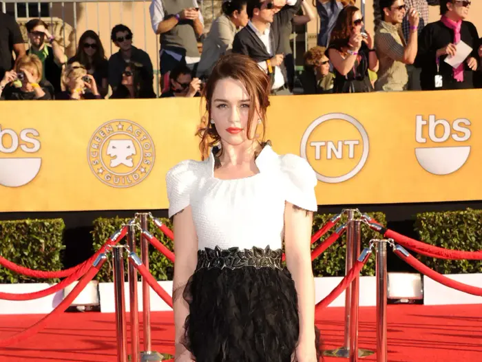 אמיליה קלארק על השטיח האדום, 2013 (GettyImages) אמיליה קלארק על השטיח האדום, 2013 (GettyImages)